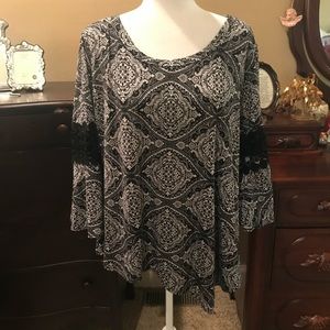 New Directions Black & White Print Tunic Like New